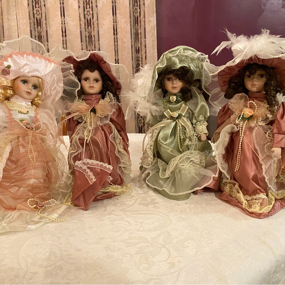Doll Collection Vintage Porcelain
Medium Size With Hat & Stand Dolls 12” tall - Picture 6 of 6